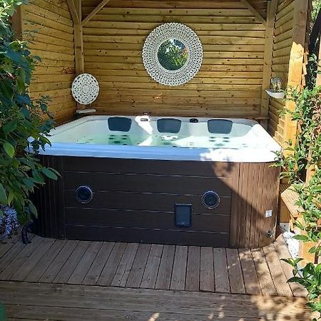 Arche de Lanoë jacuzzi et table d'hôte Labastide-Saint-Pierre Buitenkant foto